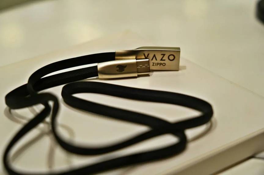 ZIPPO VAZO电子烟评测：出身名门，自当不凡。体验与烟弹口感介绍！