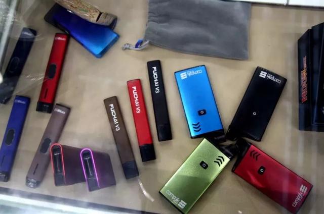 收集2018年市面上的100多款新品电子烟小烟,看看你认识哪一款? 收集2018年市面上的100多款新品电子烟小烟,看看你认识哪一款?