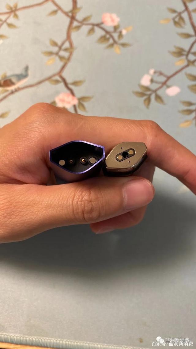 魔笛二代S LITE电子烟开箱与测评:电子烟也有了狂暴模式大烟雾。 魔笛二代S LITE电子烟开箱与测评:电子烟也有了狂暴模式大烟雾。