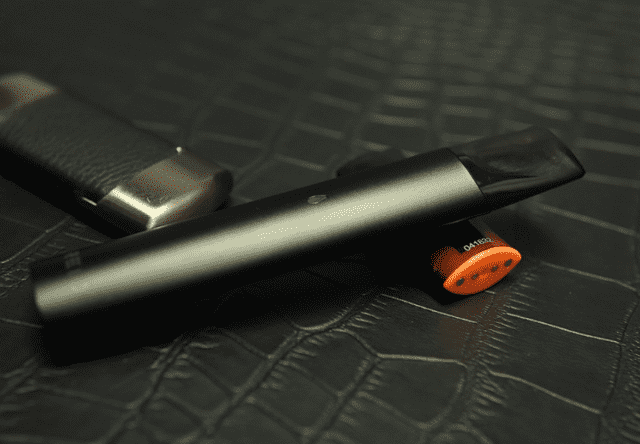 相比尴尬的传统烟，relx悦刻电子烟选择意义更大