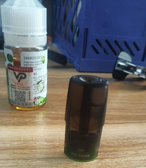 悦刻烟弹拆解和自己注油的教程 悦刻烟弹拆解和自己注油的教程