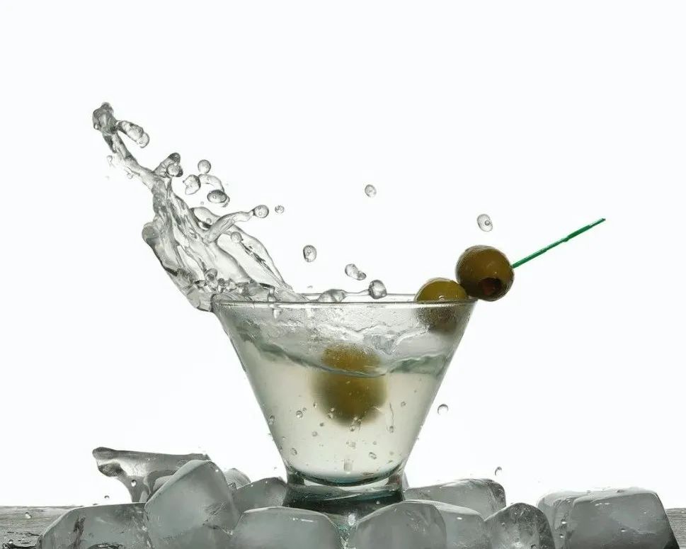 震惊！铂徳电子烟竟然开始“调酒”了！喝与不喝呢